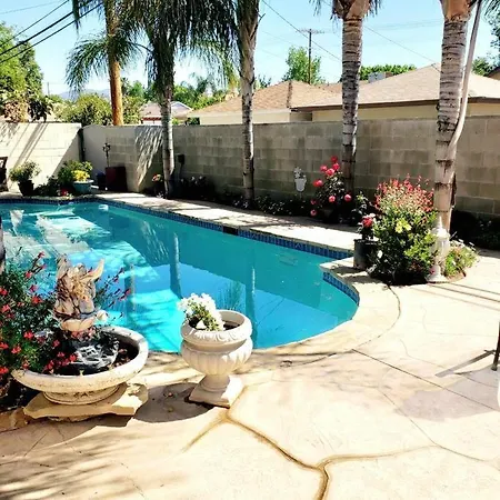 Stylish Ranch With Gorgeous Swimming Pool & Piano Vila
